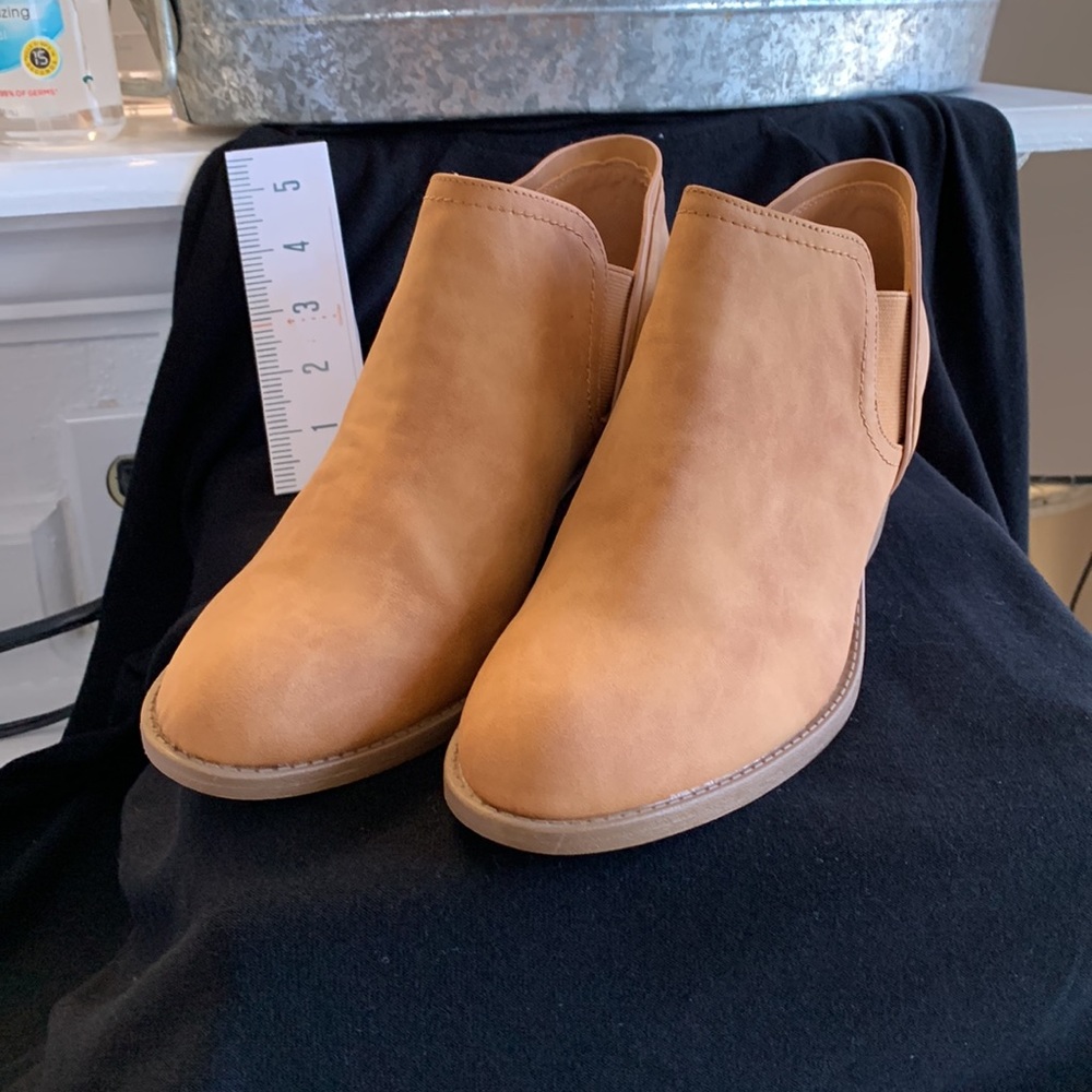 Tan distress nubuck Philly-20 2” block heeled bootie. NWT